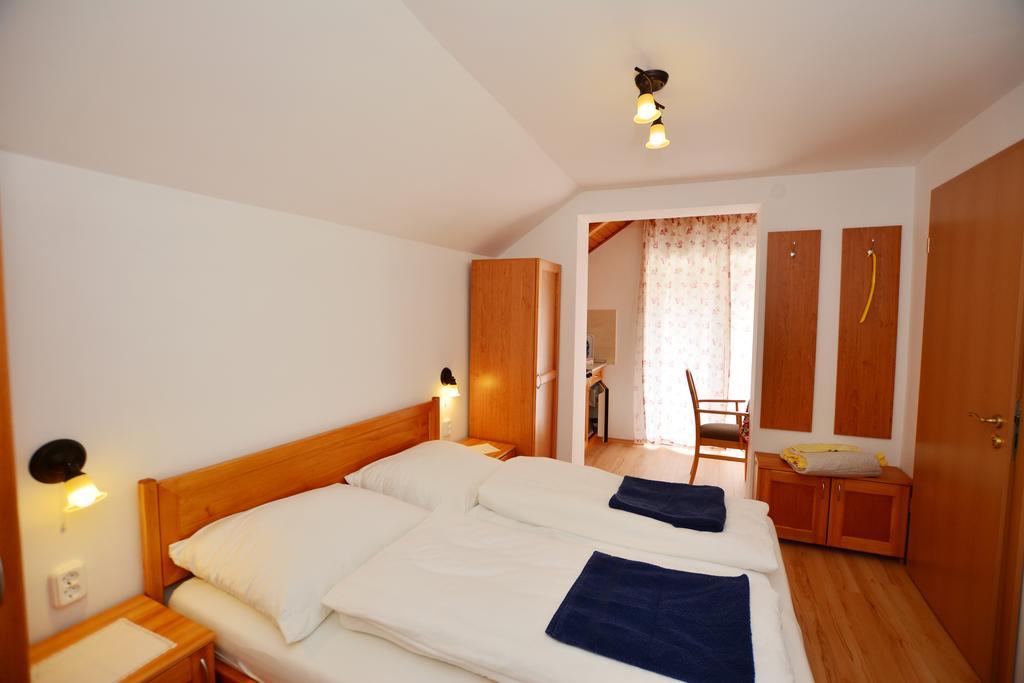 Viragoskert Apartman Hévíz Oda fotoğraf