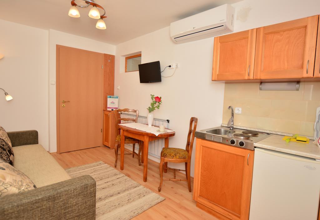 Viragoskert Apartman Hévíz Oda fotoğraf
