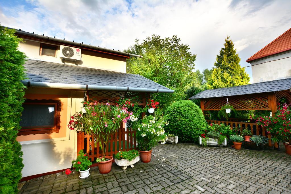 Viragoskert Apartman Hévíz Oda fotoğraf